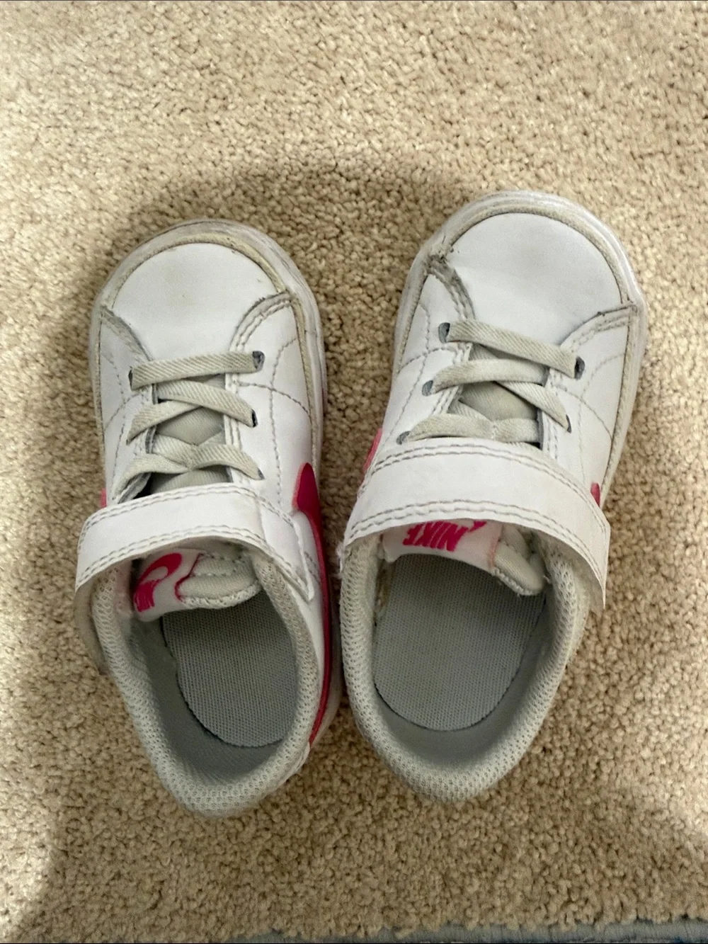 Nike Toddlers 7C White Sneakers with Pink Swoosh